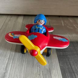 Kinder Playmobil Flugzeug mit Pilot.

Versand gegen Aufpreis möglich.
