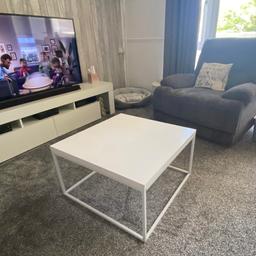 lovely coffee table quit heavy great condition
