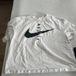 Nike T-Shirt hat größe L und Levi’s größe M wurde nur einmal getragen.