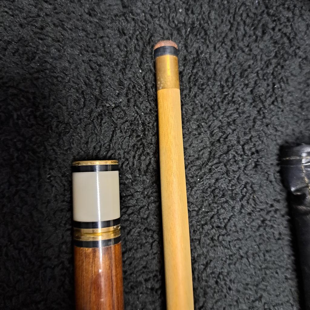 never used very nice cue comes with bag pick up Newton heath