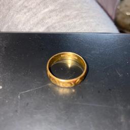 22 ct ring 4.2 grams in weight lovely piece. Fully hallmarked Sheffield.