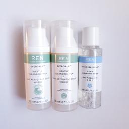 Ren Skincare Trio Mini Bundle: 

☆ 2 × Ren Skincare Evercalm Gentle Cleansing Milk 50ml Brand New Sealed No Box
For Dry Skin. 

☆ Ren Rosa Centfolia 3In1 Cleansing Water 50ml Travel Size Brand New No Box 

Collection from Sunbury on Thames or I can post.

I will combine postage across all my listings, please message me before buying for combined postage.

Any payment method accepted, buyer will pay the fees if any. 

Always be kind 💞