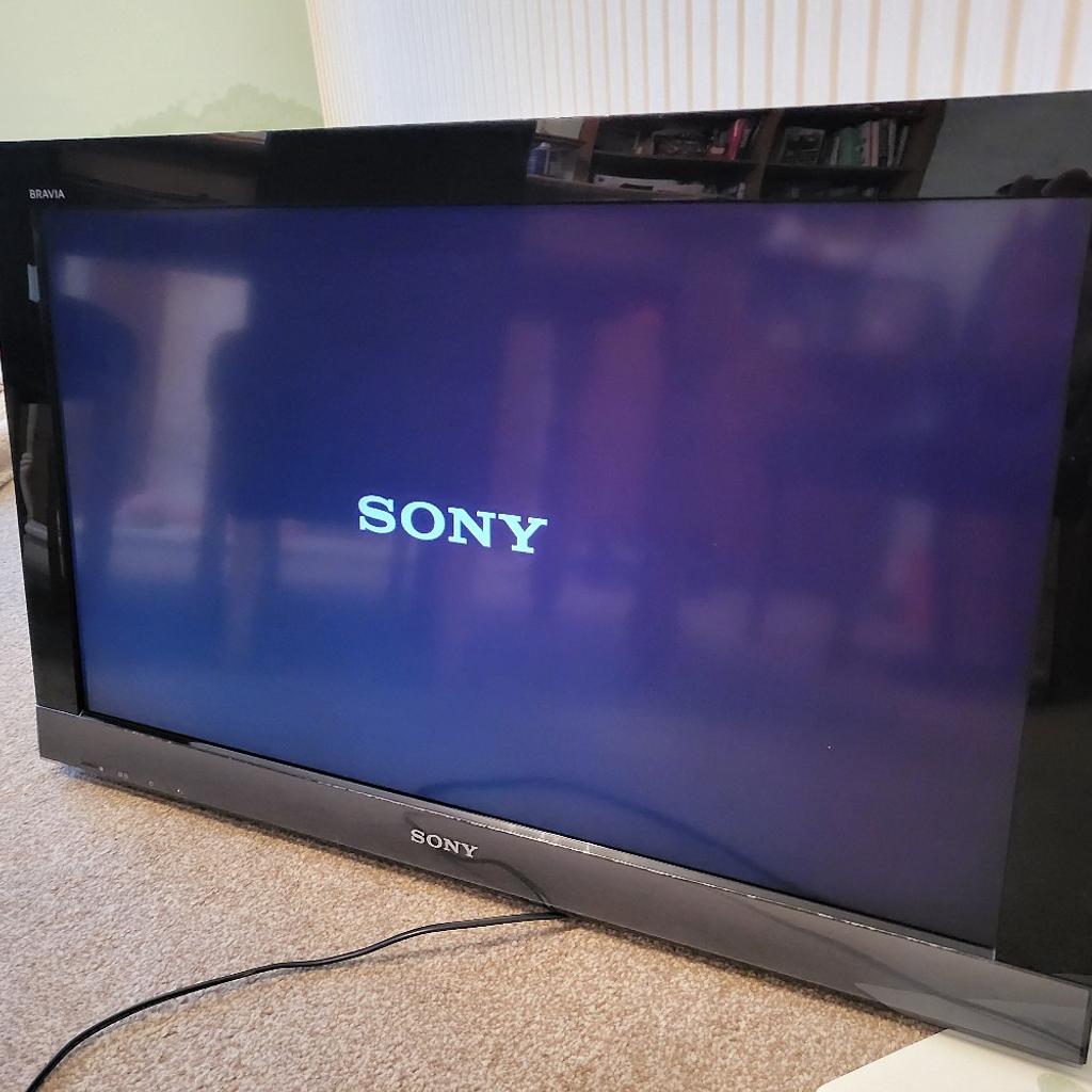 Sony bravia 32" tv, no stand as was wall mounted. Full working order with remote.