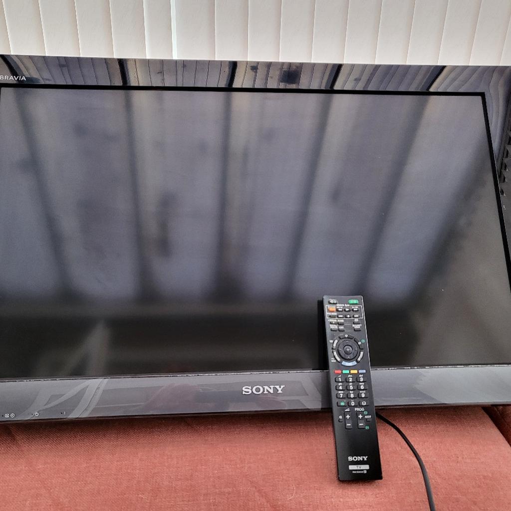 Sony bravia 32" tv, no stand as was wall mounted. Full working order with remote.