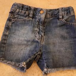 Ich verkaufe dieses kurze Jeans-Shorts.
Meine Tochter hat diese gerne angezogen.
Marke: impidimpi

Versand gegen Aufpreis möglich.

Privatverkauf, keine Garantie, keine Rücknahme.