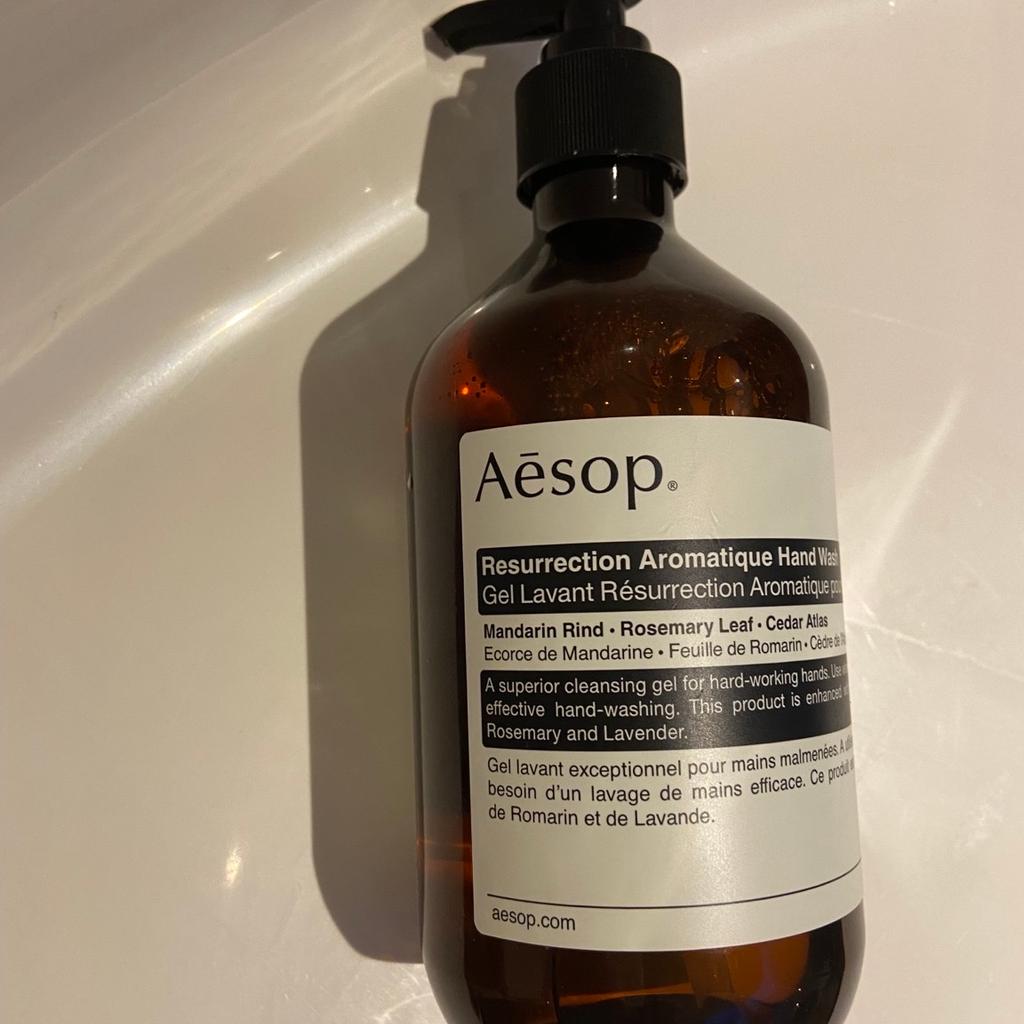 Aesop carefully creates everyday essentials that tackle a plethora of common beauty concerns. Offering luxury formulas with the highest efficacy, its covetable collections boost nourishment and hydration in all aspects of your daily routine