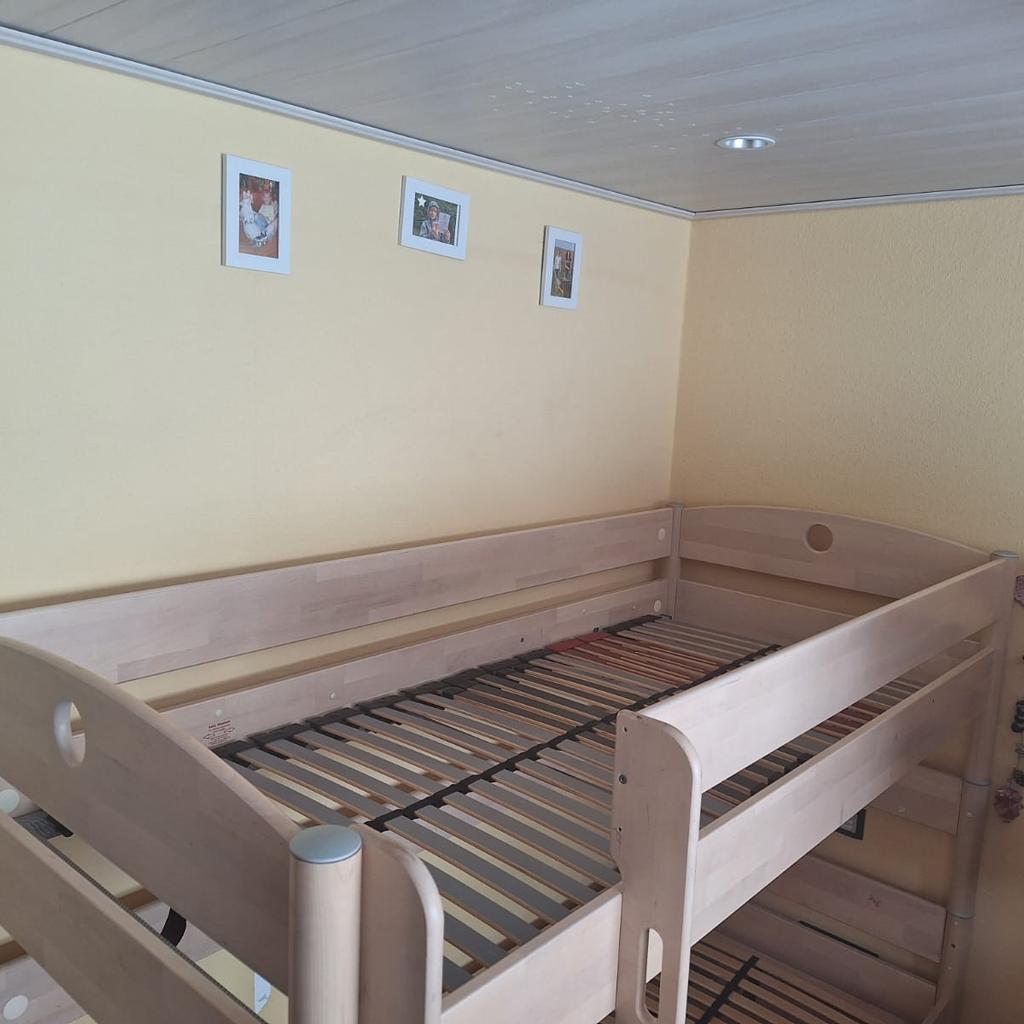 Paidi Bett mit 2 Matratzen, 2 Lattenroste und einen Matratzentopper abzugeben. Bett ist schon abgebaut.