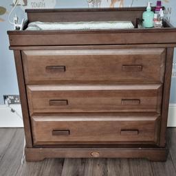 Beautiful solid wood walnut baby changing unit that has a removable changing top so it can be converted into just a chest of drawers. Large drawers inside. Good condition slight wear and tear. Collection only. Cannot be disassembled and would require small van or 7 seater with all seats down for collection.