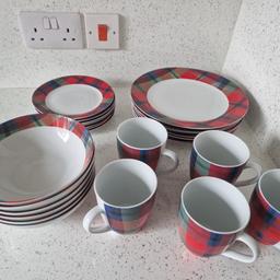 Red Tartan crockery
7 dinner plates
7 side plates
6 dishes
5 mugs

all have signs of use
no chips or cracks

collection only