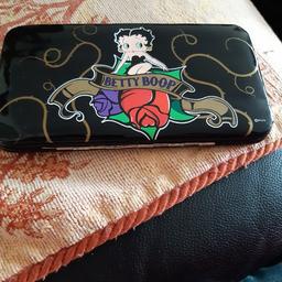 Betty Boop purse with zipped pocket for change note area and card holders collect only