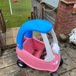 Little tikes pink cozy coupe car
Sold as seen missing key and horn 
Wheels work but slight damage.
See all pictures been stored outside