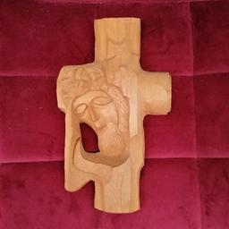 Schönes geschnitten Kreuz handarbeit
Höhe 30  cm Breite 17cm