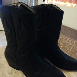 Ladies black cowboy style boots, says size 8 but fit me I'm a 7,vgc,COLLECTION ONLY.