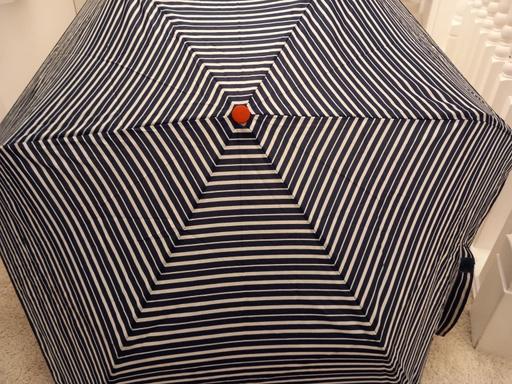 Buy & Sell Surrey Guildford - Photos for Blue and white striped collapsible umbrella