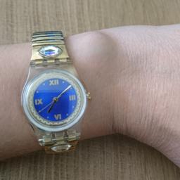 Ich verkaufe diese neuwertige Armbanduhr. Das Uhrband ist sehr variabel. Die Batterie muss erneuert werden.
