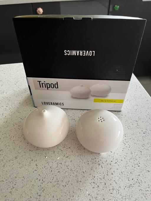 Buy & Sell Wiltshire Swindon - Photos for Tripod loveramics salt and pepper shakers