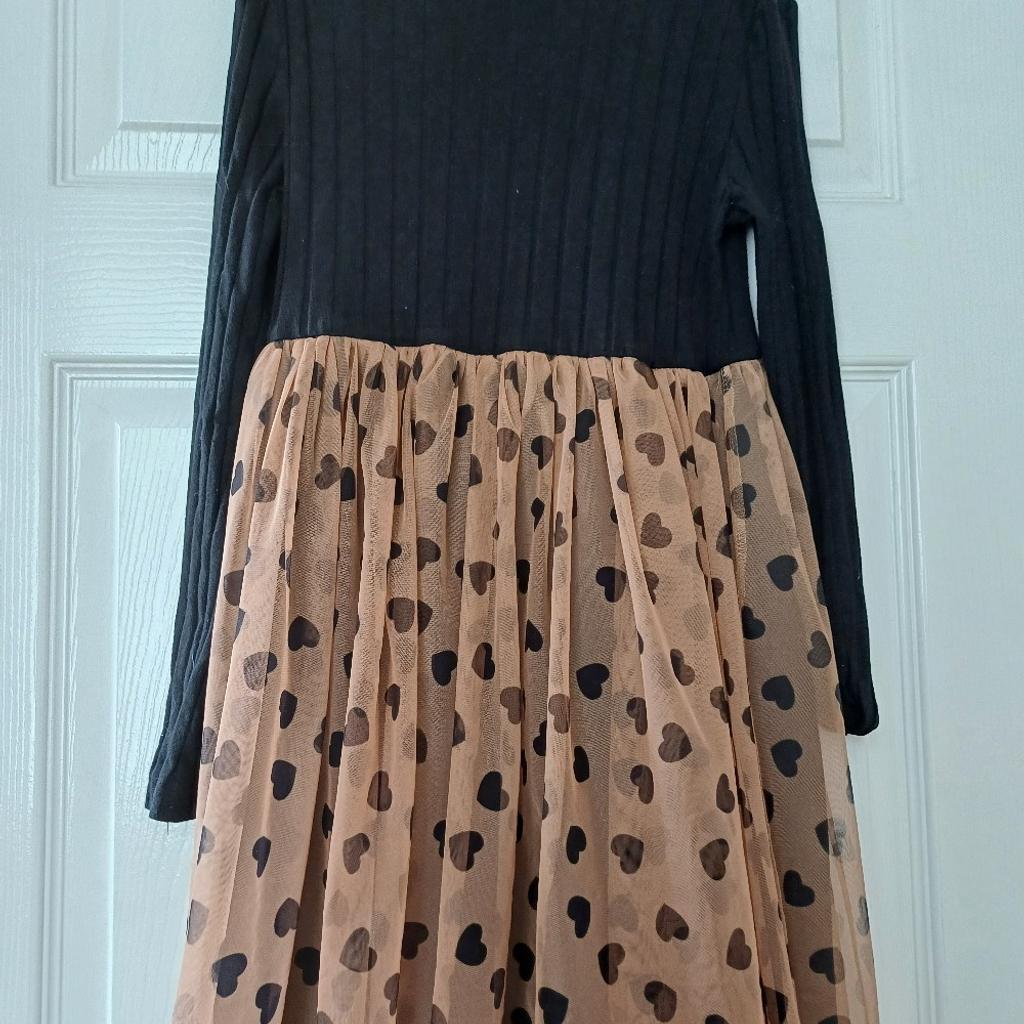 age 11/12 in good condition sorry no offers postage available or collection wickersley s662db please feel free to check out my other items on here lots of girls clothes on here