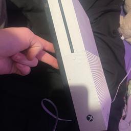 Xbox One S 500Gb
not used anymore
no controller but hdmi for it