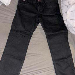 Like new Tommy Hilfiger jeans
Been turned up an inch/ inch and half
Worn twice
In good condition
Men’s