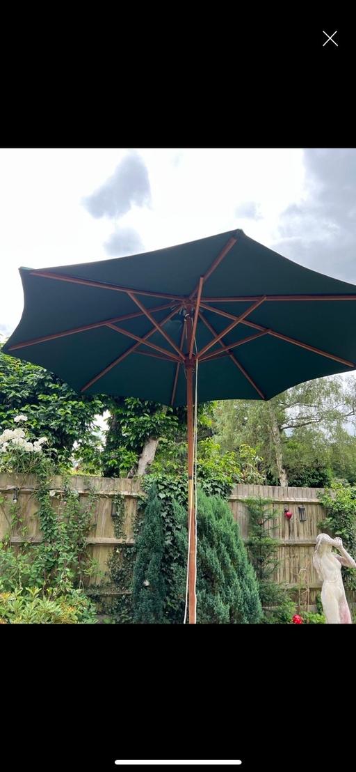 Buy & Sell Hertfordshire Hertsmere - Photos for Large garden umbrella - Green