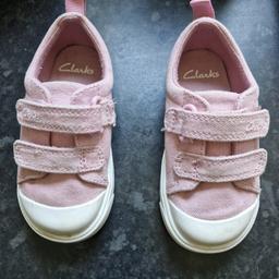 infant girls pink trainers
size 5G (wide fit)
clarks brand 
have been worn a good amount of times, no damage. 
bought for £24
collection ONLY- Archway London N19