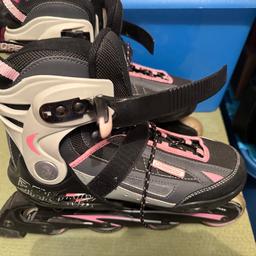 Bronx roller blades
Excellent condition
Comes with protective gear
For size 4-7