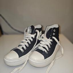 Black and White Chuck Taylor All Star Lift Converse High Top trainers. worn a few times, still in great condition!