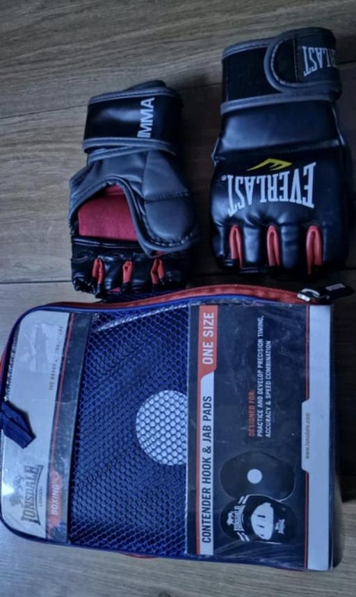 Buy & Sell West London Hounslow - Photos for Training Pads & Gloves S/M