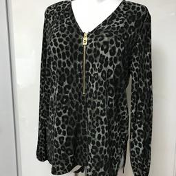 Michael Kors Damen Leopard langarm Shirt L
Ungetragen mit Etikett
Schwarz Olive