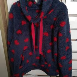 Fleece pull over. Size 16-18 but I wore it as oversized 12.