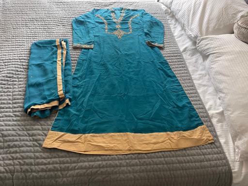 Buy & Sell East London Stepney Green - East London - Photos for Long kameez and scarf