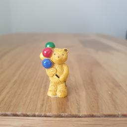 Bear with balloons ornament

Approx 3.5cm tall

Made in England

In good condition

From a pet and smoke-free household

Collected £1