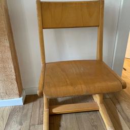 alter Stuhl aus Volksschule