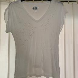 Juicy couture printed t shirt with stones all over 
Pretty design
Size small
8-10