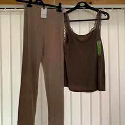 Brand new pj set
Size small
10-12
Joggers and top
Rrp £18
