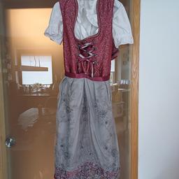 Sehr schönes Hochzeitsdirndl der Marke Marjo, wurde nur einmal getragen. 
Kann auch als normales Dirndl getragen werden.
Zweite Schürze und Bluse ist auch dabei.