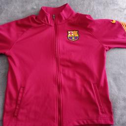 Barcelona football tracksuit top full zip front 
very good condition from smoke and pet free home 
large boys 116-128 cm
8-9 years