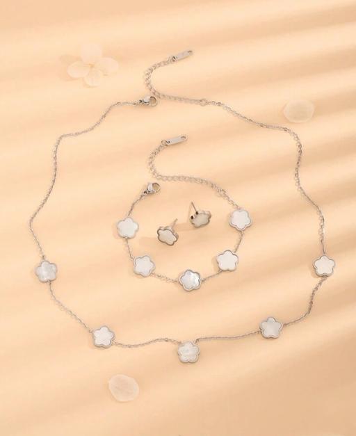 Buy & Sell Healey Rochdale - Photos for Ladies four leaf Clover set. Silver plated. W