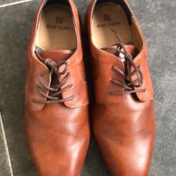 Junior boys River Island smart brown shoes 
Size UK5
Good condition 
Can deliver local