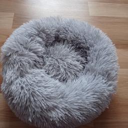 Small soft cat bed. 
New but no packaging. 
Collection from B70.