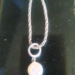 Eine sehr schöne alte Silber Kette mit Perlen Anhänger..

Keine Garantie keine rücknahme da privat verkauf. Versand möglich kosten drängt der Käufer.