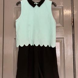 Girls New Look Playsuit-Sz 12-13 Years 

Mint Green & Black, Has Some Marks On Front But Only Noticeable When Close Up, As Photos Don’t Even Show Them Very Well, little Bobbling On Shorts Part