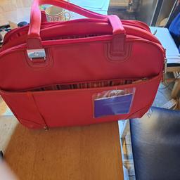 BNWT Samsonite Business Bag in great condition as never used. On Samsonite Website Business Bags can cost £180.00. I am looking for £100.00 Please