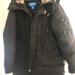 Adidas Jacket💞Size 12 Like New
Lovely warm winter padded long jacket, only used a few times.
Khaki Green with Blue Contrasts.
Features:
Drawstring Waist
2 Deep, 2 Slanted, & 1 Arm Pockets
Warm Hood
Zip can open from bottom to top as well, giving extra room when sitting.
Zip, Buttons & Studs fastenings to keep out the cold.
PICK UP ONLY from Cheadle, Stockport, SK8
Please look at my other items 🥰