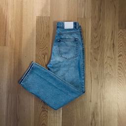 WEEKDAY Jeans

Straight leg

100% Baumwolle

Grösse W 26 L 28

Abholen Twint Versand plus Porto