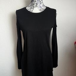 Biete ein schwarzes Kleid von H&M in Größe L.

Das Shirt ist schulterfrei und kann auch als langes Shirt getragen werden.

Das Material- und Größenetikett wurde entfernt. Sonst selten getragen und guter Zustand, keine Schäden.

Nichtraucherhaushalt!
Versand und PayPal auch möglich