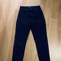 ONLY Jeans

Straight fit cropped

Farbe schwarz verwaschenes grau

Grösse 27 / 32

Abholen Twint Versand plus Porto