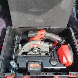 Unused.

MILWAUKEE M12 CCS44-602X FUEL 140MM 12V 2 X 6.0AH LI-ION REDLITHIUM BRUSHLESS CORDLESS CIRCULAR SAW

Milwaukee 12V Circular Saw has a powerful brushless POWERSTATE™ motor that gives up to twice the motor life and double the cuts per charge. 

The magnesium shoe means it is more lightweight than its competitors while still providing that extra durability to your tool. To improve the tools durability that bit more both the upper and lower guards are made from magnesium which is great for impact resistance. Improving your work space is what this tool does, the integrated dust blower allows you keep your quality of work high by keeping the cutting line clear and bright with the LED lights.

What's Included:

1 x 12V Circular Saw
2 x 12V 6Ah Battery
1 x 12V Charger
1 x Heavy-Duty Case


Collect Bedford or Milton Keynes

PA1UME
