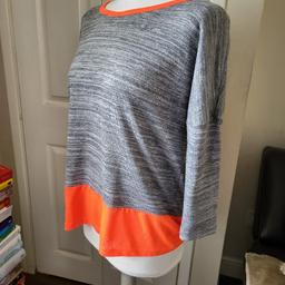 Nice casual grey top from Vero Moda in size S.