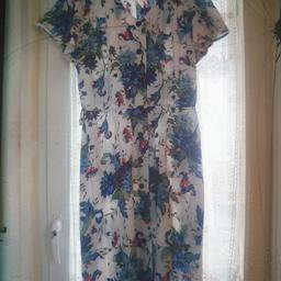Hübsches Kleid 👗 für denn Sommer. 

Keine Garantie keine rücknahme da privat verkauf. Versand möglich kosten drängt der Käufer.